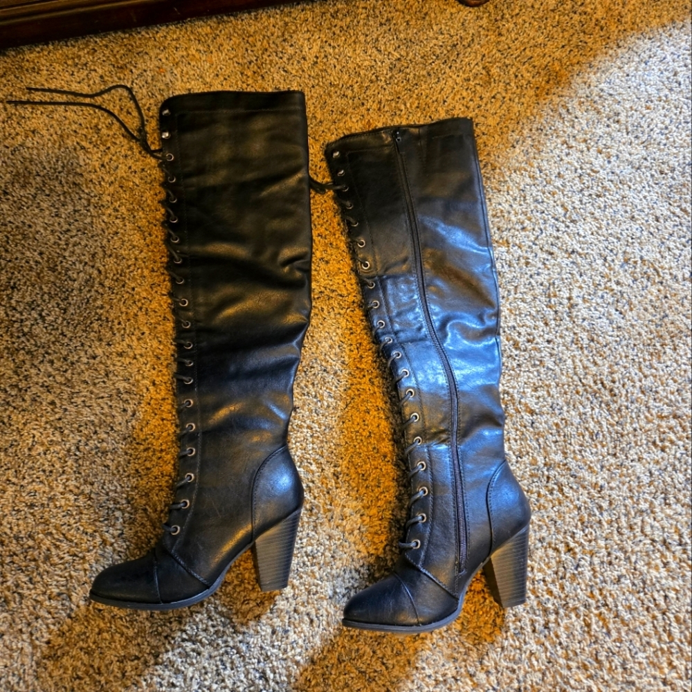 Black Knee-High Lace-Up Boots Never Worb